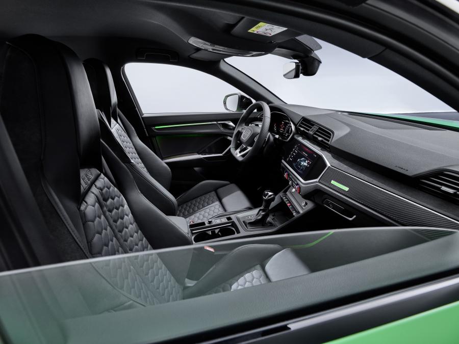 Интерьер Audi RS Q3 Sportback 2019 года  (WW) (фото 37 из 71)